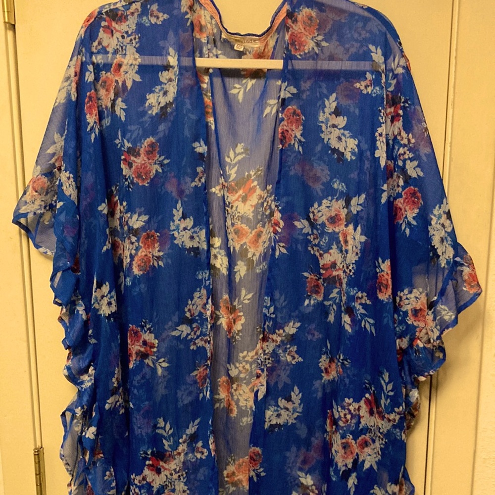 Vibrant open front 2X top